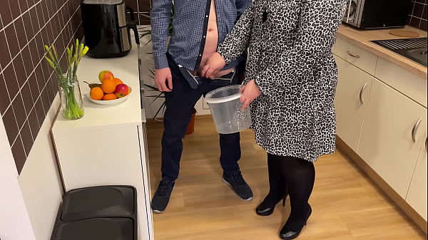 Play MP4 - Sexy mother-in-law sucked my dick and bent over and started masturbating