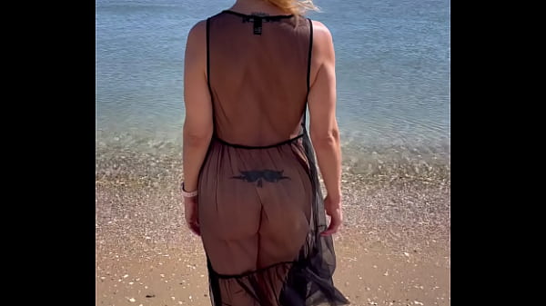 Nonton Tu Me Rejoins? N'oublies Pas Que Je Suis La Milf La Plus Chaude Et La Plus ... thumbnail