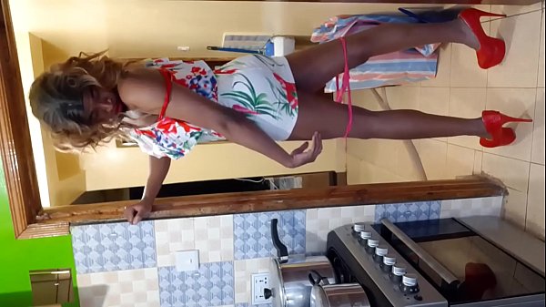 Sem Calcinha, Eles Podem Ficar Ao Redor Das Minhas Pernas thumbnail