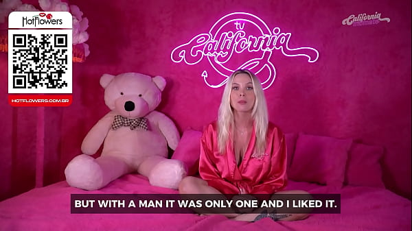 Loira gostosa tocando siririca 