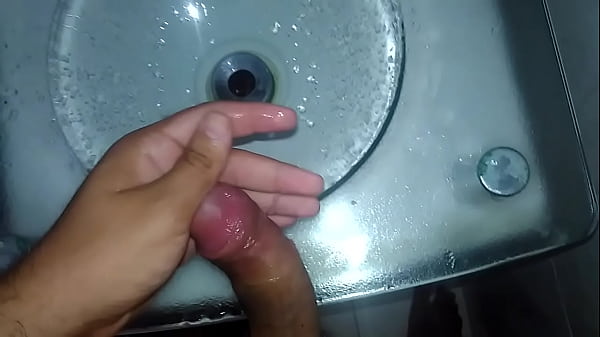 Batendo uma. Gozando.