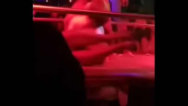 Gostosa fazendo um boquete girat&oacute_rio