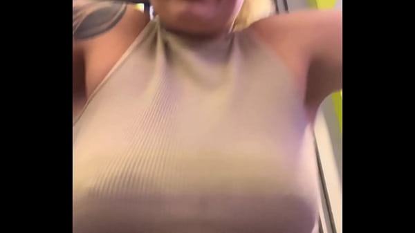 Nonton Nossa N&atilde;o Vi Que A Minha Camisa Ficou Transparente O Suor Qui Delicia Na Academia! thumbnail