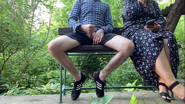 Play MP4 - MILF gets her cum outside