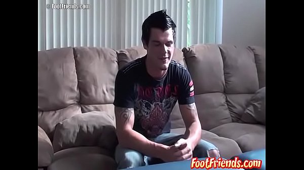 Play MP4 - Justin is tied up good and has to endure a tickling session