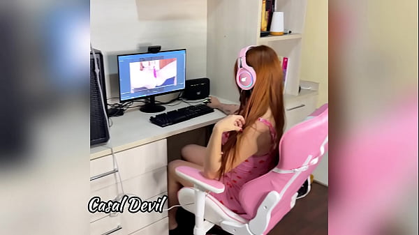 Nonton Peguei Minha Namorada Putinha Assistindo Porn&ocirc; thumbnail