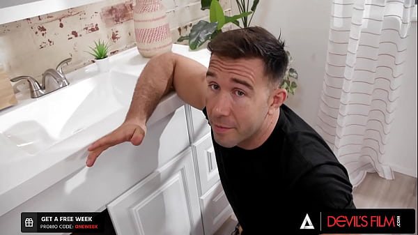 Play MP4 - Busty Cam Model Rides The Handyman Live To Make Him Work Quicker