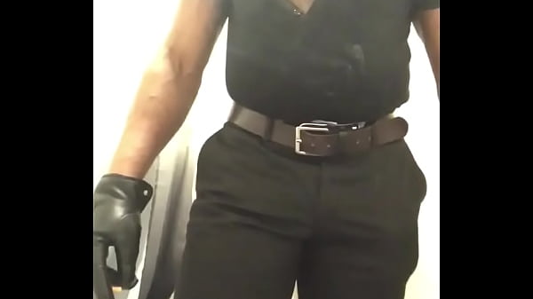 Ebony Muscle Brody Smokes & Demands Titplay thumbnail