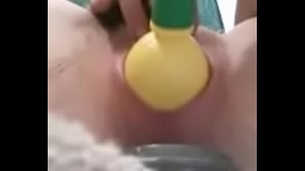 Jynxbunny streched with a lemon 