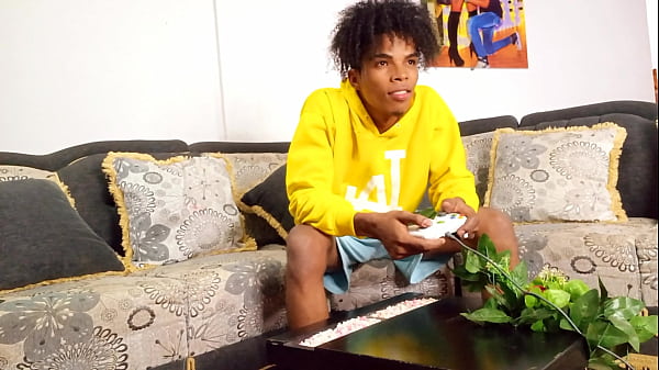 Nonton Yo Jugaba Fortnite Y Mi Madrastra Me Quito El Control Para Que Jugara Con Su Culo thumbnail