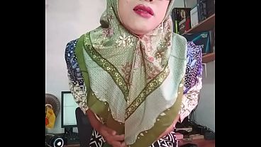 Sexy Hijab Shemale Masturbates Her Hard Dick