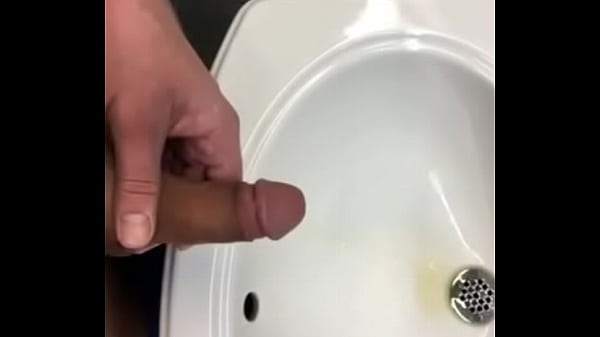 Play MP4 - Pissing in Sink public bathroom