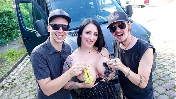 BUMS BUS - Hot European BBW fucked hardcore in the car 