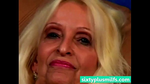 Chubby blonde mature_wife howing her_sexy body