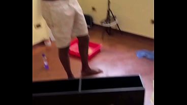 Twink sozinho em casa recebe um tecnico dotado e o final ninguem esperava - Twink alone at home receives a gifted technician and the end no one expected 