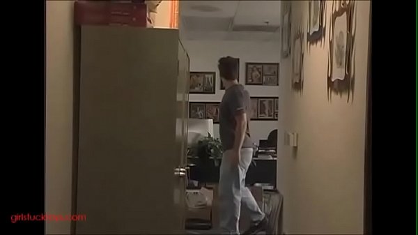 Nonton Girlsfucktoys.com 2 Cutties With Toys Strap On Lesbian It Out With Each Other thumbnail