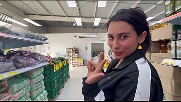 Nonton Sexi Follada Por La Cola Con Un Pepino thumbnail