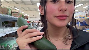 Sexi Follada Por La Cola Con Un Pepino thumbnail
