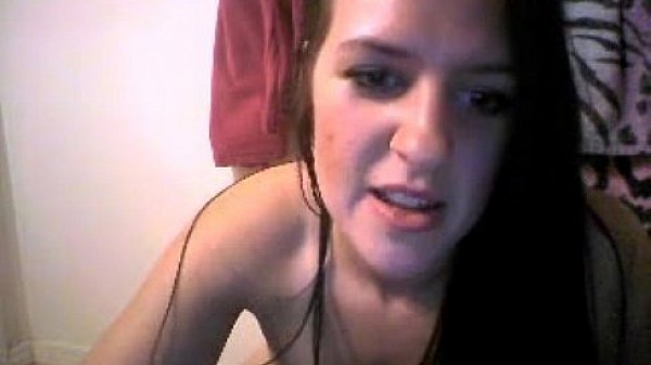 Slut playing with her pussy on a cam show