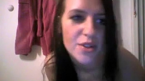 Slut playing with her pussy on a cam show