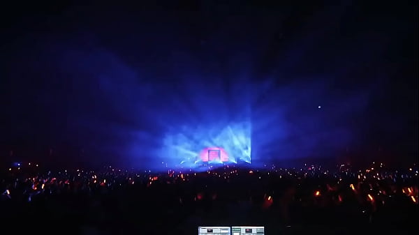 Perra loca_gritando enjaulada