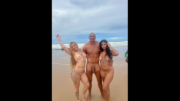 Play MP4 - Conheci 2 amigas&comma; uma loira e uma morena na praia de Salvador e gozei na bucetinha delas&period;