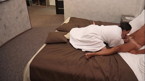 Nonton Big Ass Brunette Got Cum In Her Ass. thumbnail