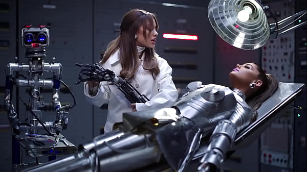 Ariana Grande 34 35_OfficialVideo