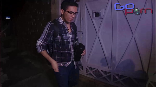 Nonton Ela Se Perdeu E O Japon&ecirc;s A Ajudou A Se Achar De Um Jeito Gostoso: Dando O Cuzinho thumbnail