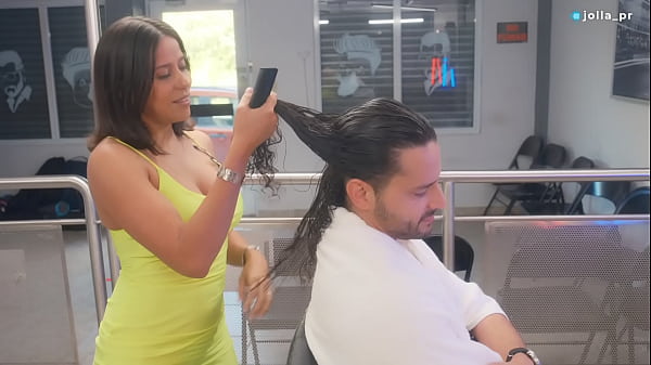 Play MP4 - Slutty Latina stylist seduces her favorite client and fucks him during his hair cut