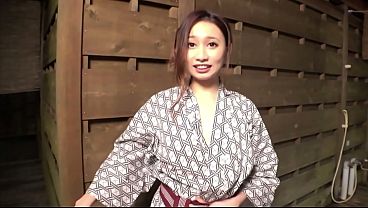 Play MP4 - 爆乳の子持ちグラビアアイドルと旅館のお風呂で撮影