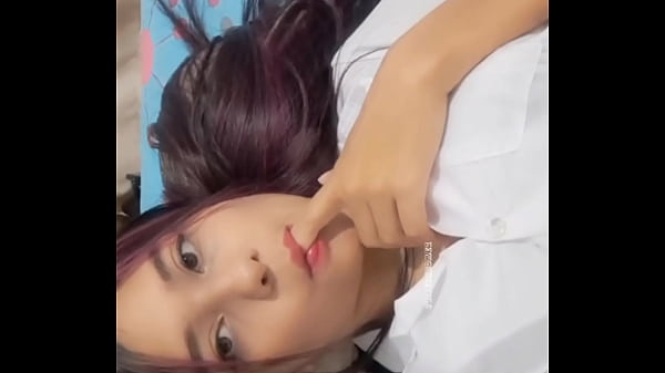 Mejor amiga lame_mi coñofolla duro y secorre en mis bragas CASERO REAL