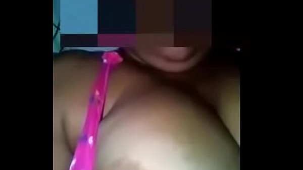 Rica Tetona masturbándose