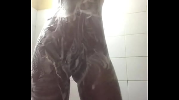 Play MP4 - I Look best while soapy - Masturbation