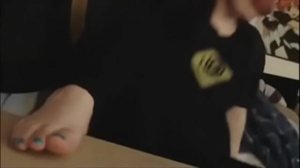 Nonton Cute Chubby Goth Shows Her Perfect Toes thumbnail