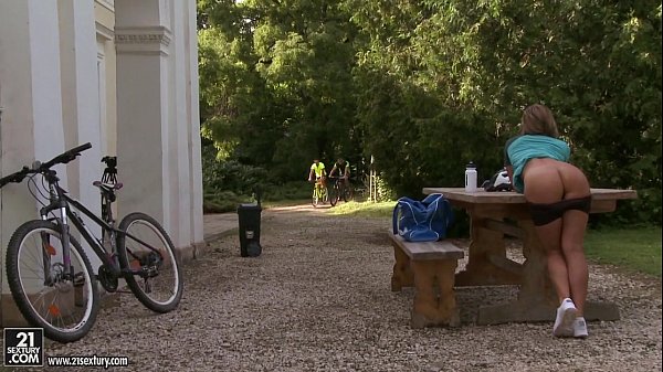 Play MP4 - Athina outdoor DP