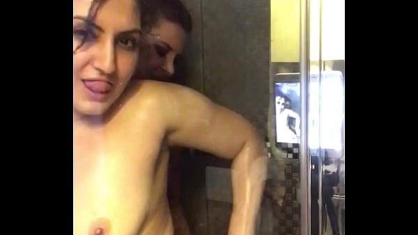 Play MP4 - Arab and Russian Lesbians Backstage After Sex Scene Shower