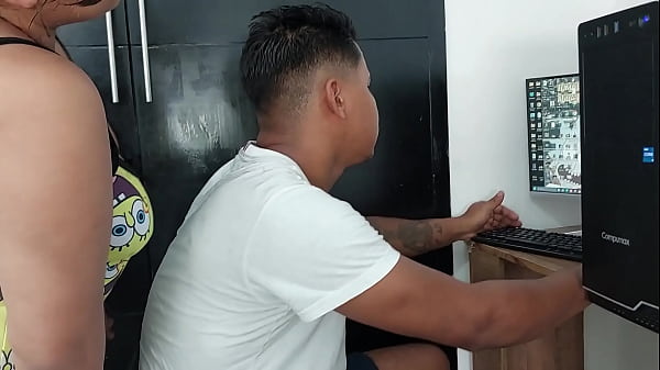 Nonton Help Me With The Computer And I'll Suck Your Cock. thumbnail