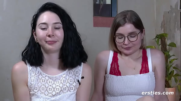 Joana besorgt es Emily mit dem_Strap-On