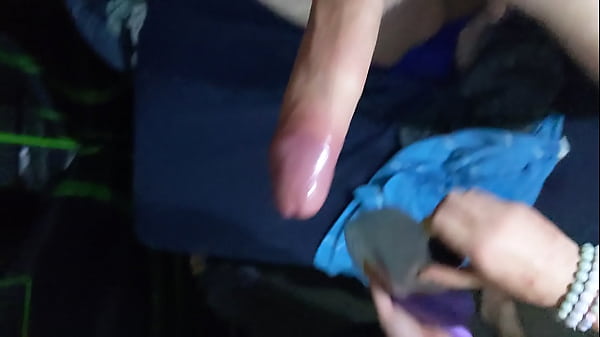 GF gives a deep deepthroat 