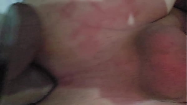 Inser&ccedil;&atilde;o anal profunda 21cm no cuzinho 