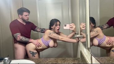 Nonton Amateur Bathroom Hookup - Horny Whore Gets Pussy Pounded & Mouthful Of Cum - Chloe Kreams, Steve Rickz thumbnail