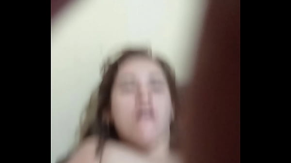 Rica rubia le doy por el culo 