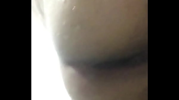 Culo de pasivo ba&ntilde;&aacute;ndose 