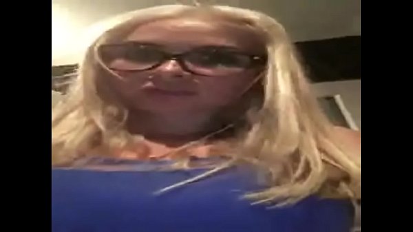 Nonton Strip And Squirt thumbnail