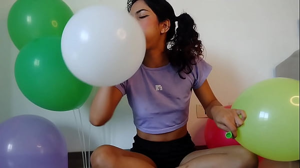 Play MP4 - Pigtailed blowing and having fun