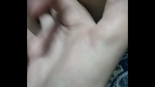 Tocando a mi novia hasta que se moje 