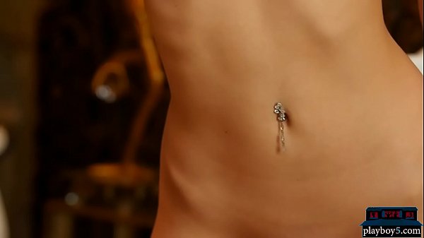 Insanely hot brunette_MILF gets that hot body_naked