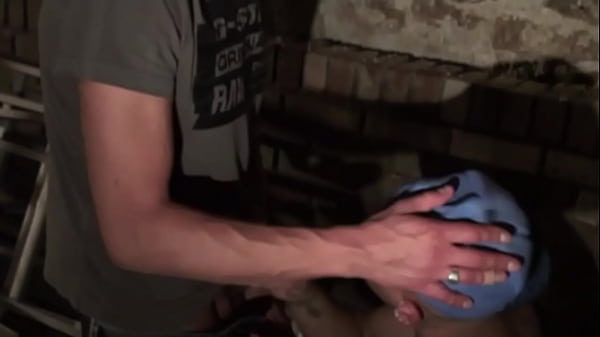 Un Jeune Rebeu En Jockstrap Se Fait Baiser En Cave thumbnail