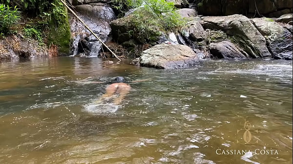 Voc&ecirc; quer estar nessa cachoeira para foder a gente bem gostoso ent&atilde;o vem ver como fazer vem